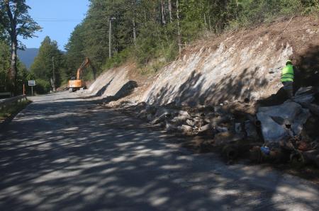 IZGRADNJA NOVE KANALIZACIJE IN OBNOVA CESTE BEGUNJE CERKNICA 03 FOTO LJUBO VUKELIČ